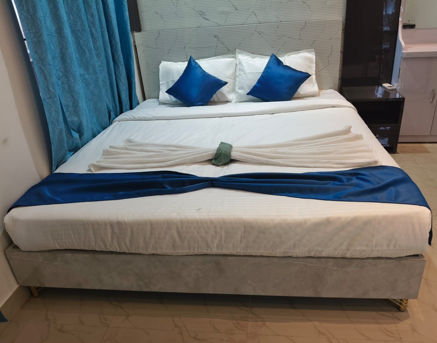 Deluxe AC Room